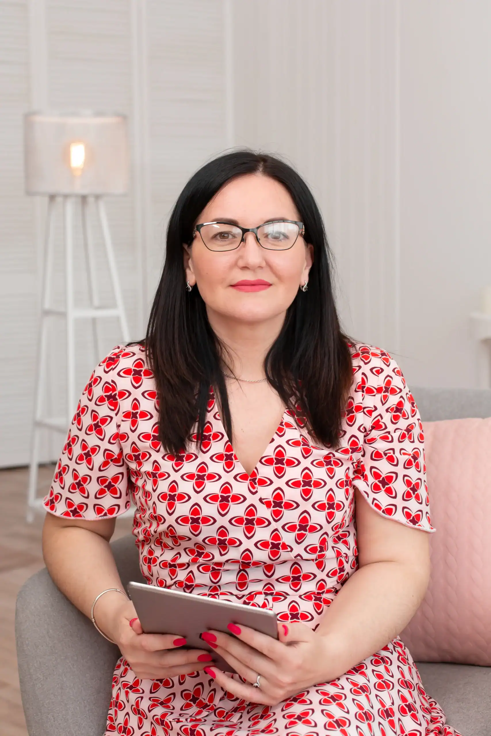 Female mental health clinician